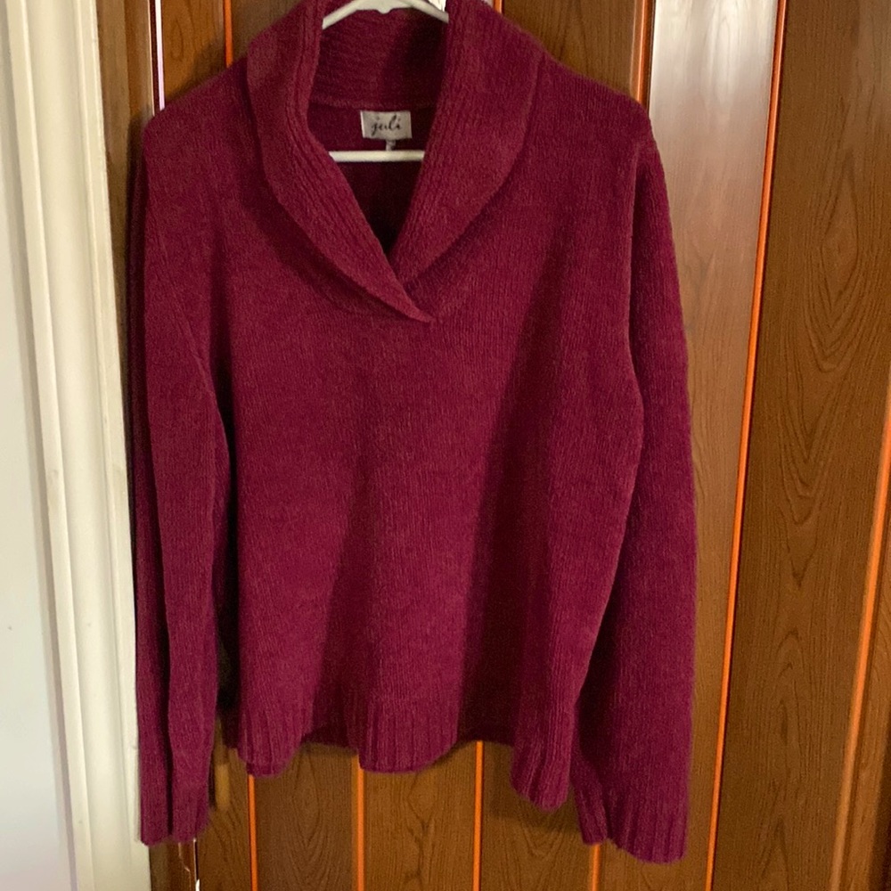 Vintage ladies cozy sweater in size small.